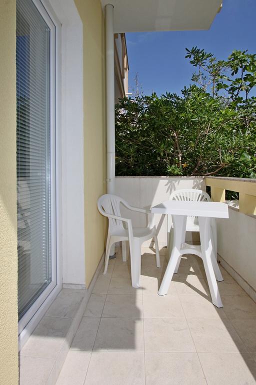 Apartments Jasmina Novalja Exterior foto